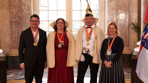 Ministerpräsident Boris Rhein und seine Frau Tanja Raab-Rhein empfangen im Schloss Biebrich in Wiesbaden hessische Fastnachtsvereine Ministerpräsident Boris Rhein und seine Frau Tanja Raab-Rhein empfangen im Schloss Biebrich in Wiesbaden hessische Fastnachtsvereine